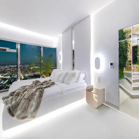 Daire Sky Tower - 48 Pietro Penthousy Z Prywatna - Adult Only *