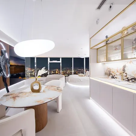 Daire Sky Tower - 48 Pietro Penthousy Z Prywatna - Adult Only *